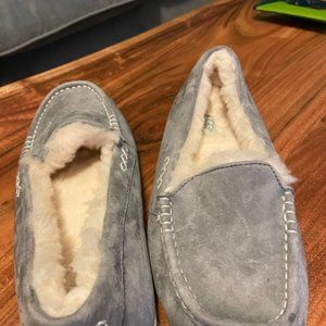 Ugg ansley size 8 slippers - never worn